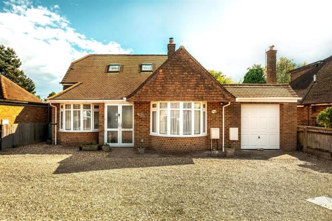 4 bed property, in Ferniefields, £650,000