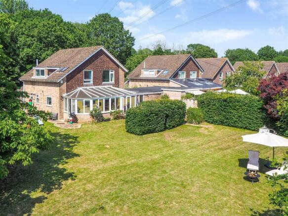 4 bed property, in School Lane, £625,000