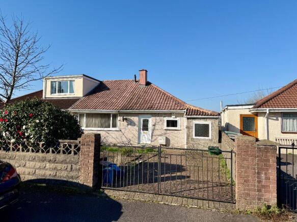 2 bed property, in Vernon Close, £215,000