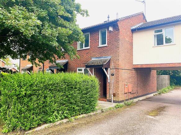 2 bed property, in Gorse Lane, £185,000