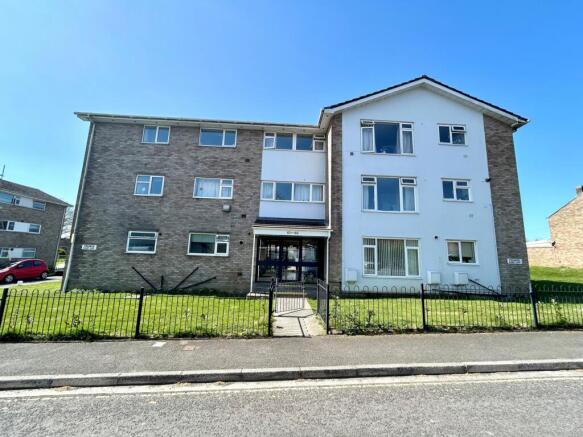 2 bed property, in Legion Road, £120,000