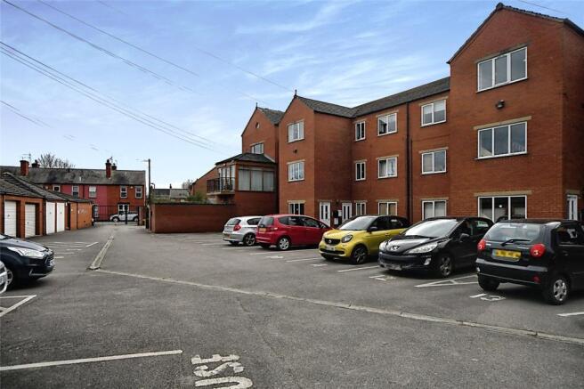 2 bed property, in Riverside Lawns, £110,000
