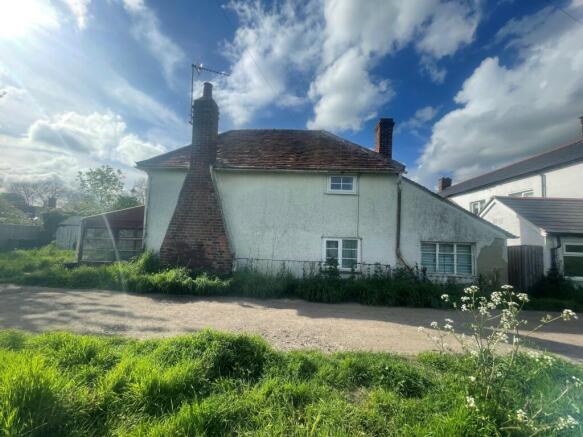 3 bed property, in High Street, £425,000