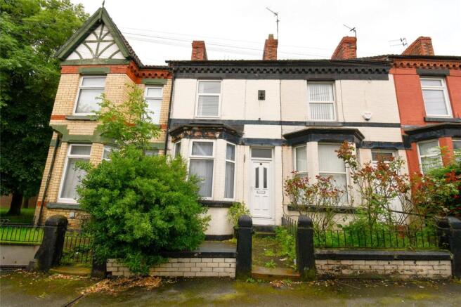 2 bed property, in Briardale Road, £90,000