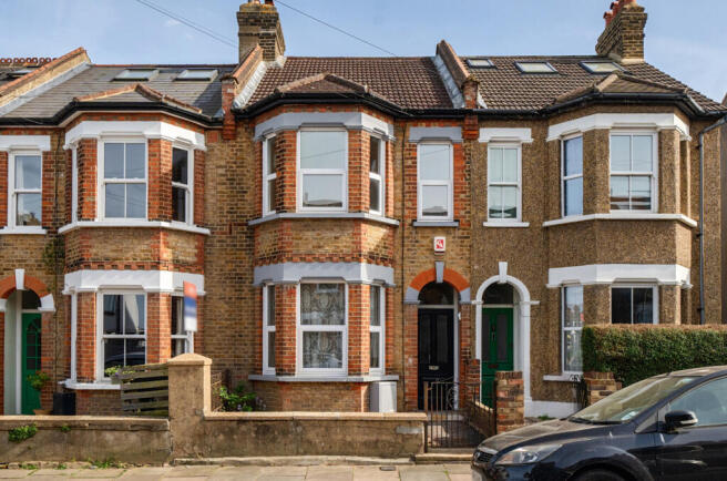 3 bed property, in Bourne Road, £525,000