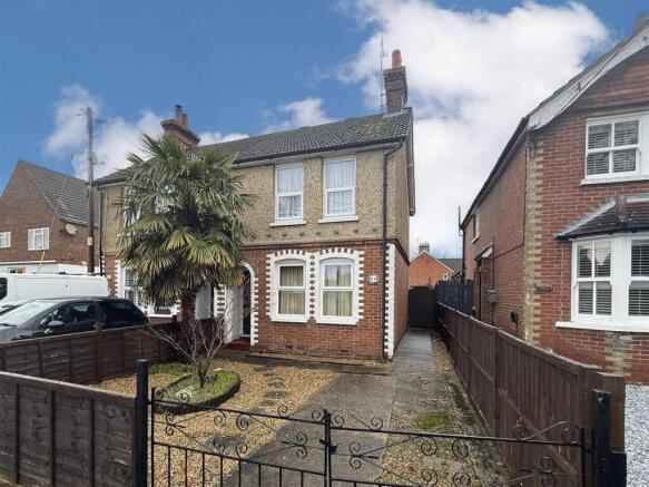 2 bed property, in Frogmore Road, £350,000