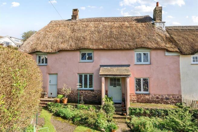 4 bed property, in Radway Hill, £450,000