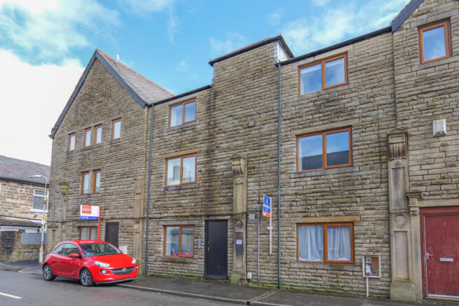 2 bed property, in Allendale Street, £75,000