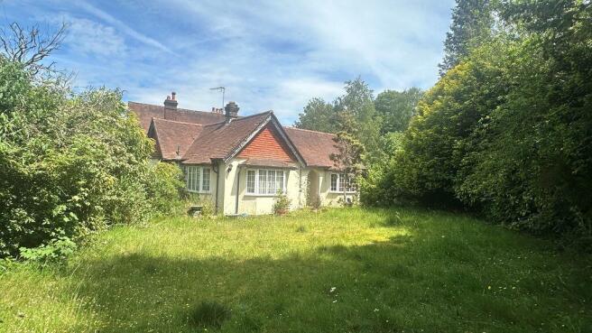 3 bed property, in Woodcote Valley Road, £550,000