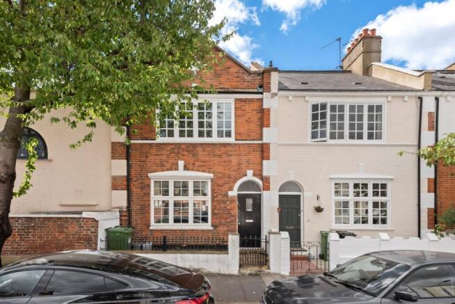 1 bed property, in Racton Road, £650,000