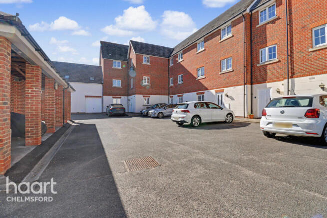1 bed property, in Baden Powell Close, £170,000