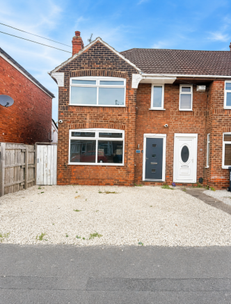 3 bed property, in Welwyn Park Road, £125,000