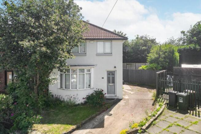 3 bed property, in Miles Hill Crescent, £300,000