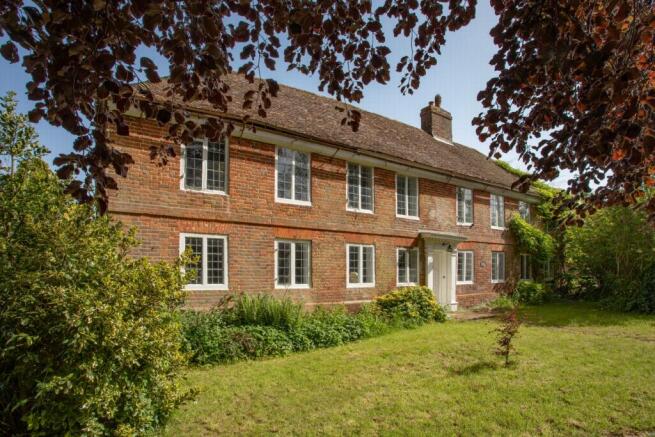 5 bed property, in Canterbury Road, £775,000