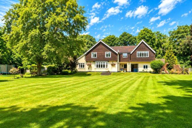 8 bed property, in Poulner Hill, £1,400,000