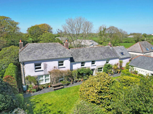 4 bed property, in Rural St. Keverne, £595,000