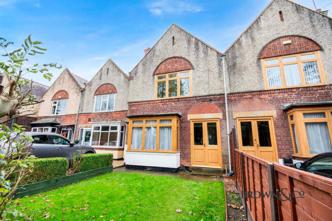 3 bed property, in The Paddock, £200,000
