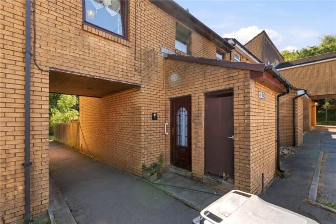 2 bed property, in Curlew Close, £60,000