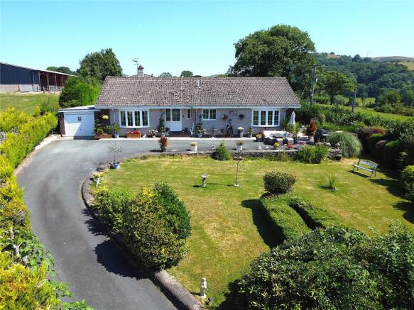3 bed property, in Carno, £310,000