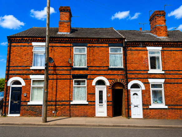 3 bed property, in 24 Lynncroft, £25,000
