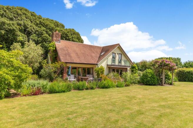 5 bed property, in Kenton, £1,250,000
