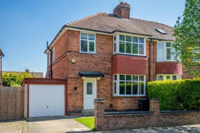 3 bed property, in Grantham Drive, £450,000