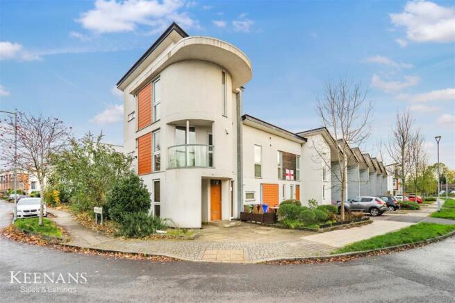 4 bed property, in Holly Street, £330,000