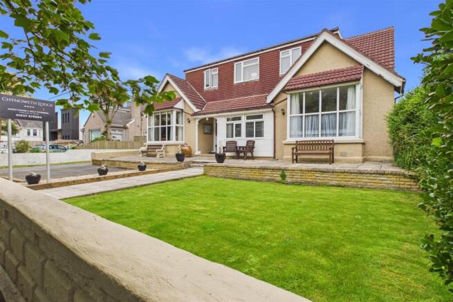 9 bed property, in Eliot Gardens, £795,000