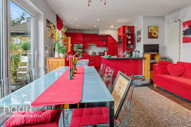 3 bed property, in Colliers Water Lane, £475,000