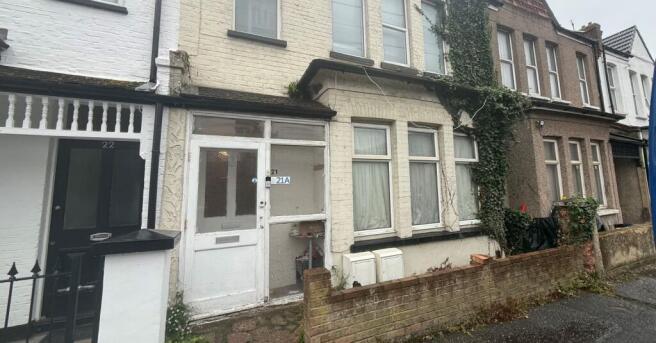 1 bed property, in 21 Beresford Road, £105,000