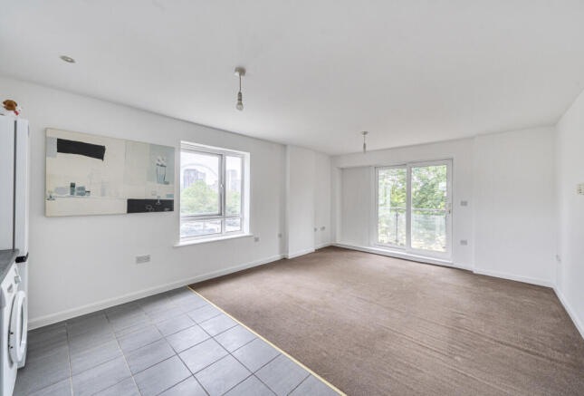 2 bed property, in Forty Lane, £300,000