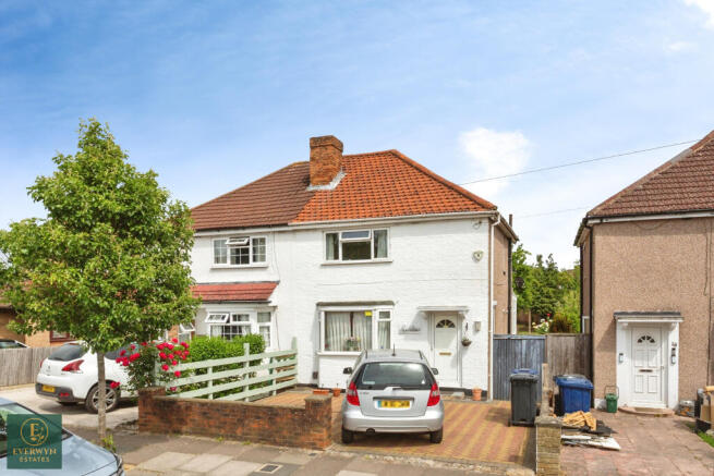 3 bed property, in Russell Road, £500,000