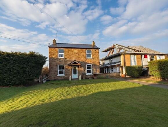 3 bed property, in Holbeach Drove Gate, £325,000