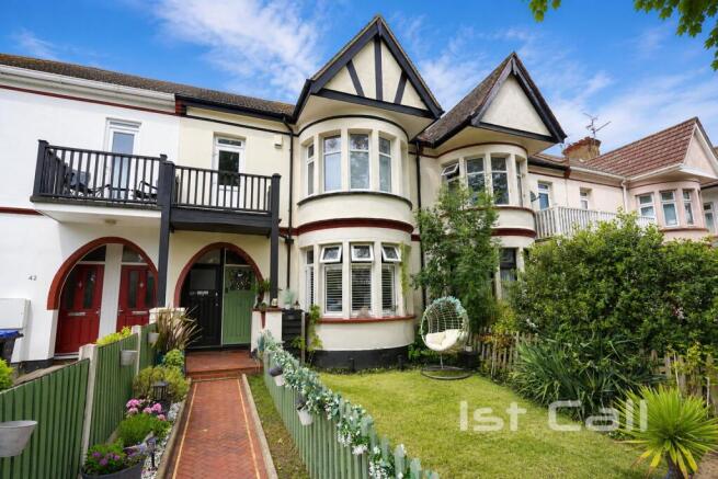 1 bed property, in Riviera Drive, £275,000