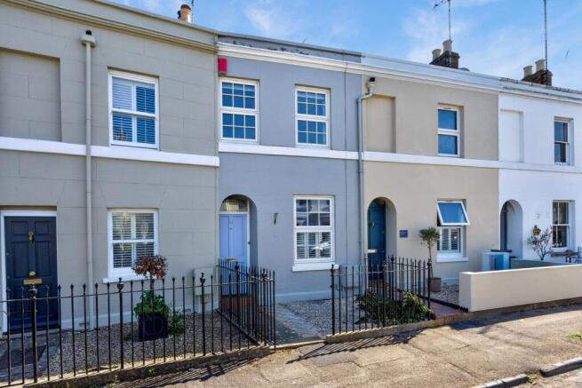2 bed property, in Tivoli, £550,000