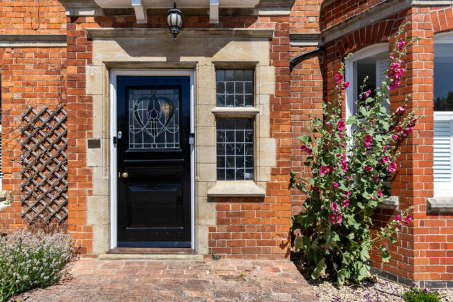 7 bed property, in Grange Road, £850,000