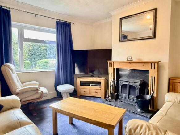 2 bed property, in Bull Lane, £250,000