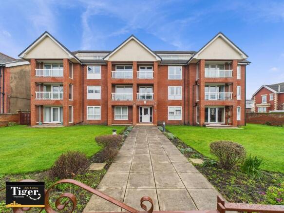 2 bed property, in Lytham Road, £185,000