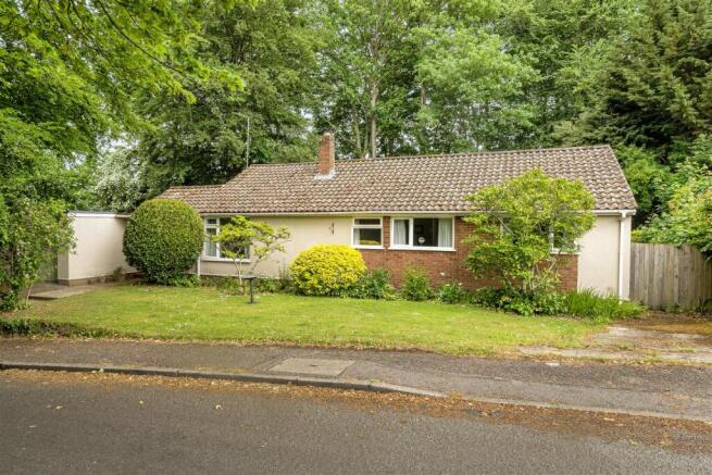3 bed property, in Blounts Court, £450,000