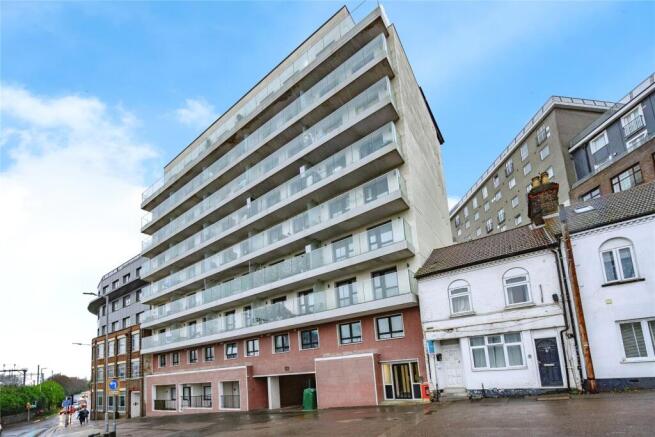 1 bed property, in Midland Road, £199,000