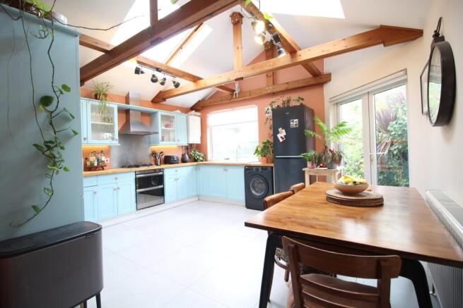 2 bed property, in Beulah Crescent, £330,000