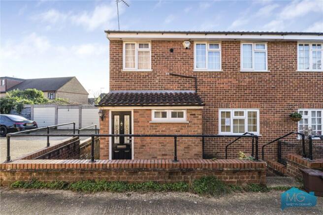 3 bed property, in Elm Way, £500,000