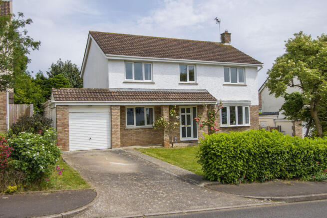 4 bed property, in Porlock Drive, £499,950