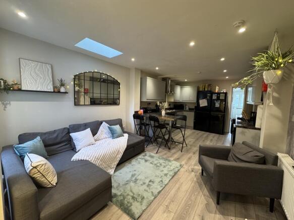 5 bed property, in Tiverton Road, £385,000