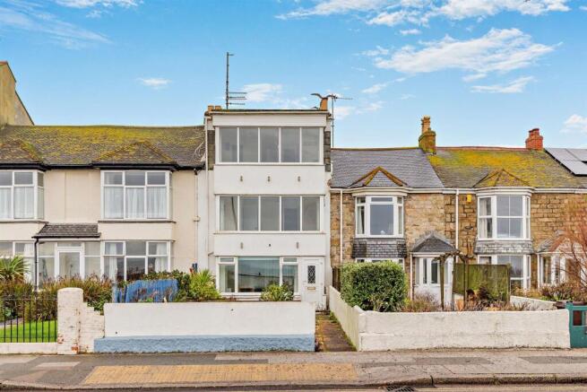 6 bed property, in Marine Terrace, £330,000