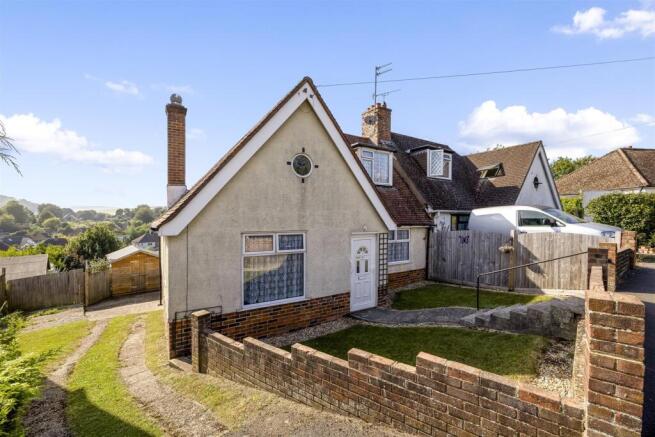 3 bed property, in Barrhill Avenue, £450,000