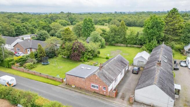 3 bed property, in Blackford, £395,000