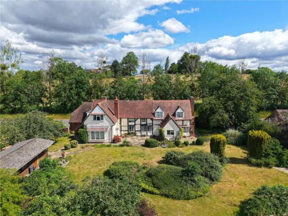 4 bed property, in Welland Stone, £350,000