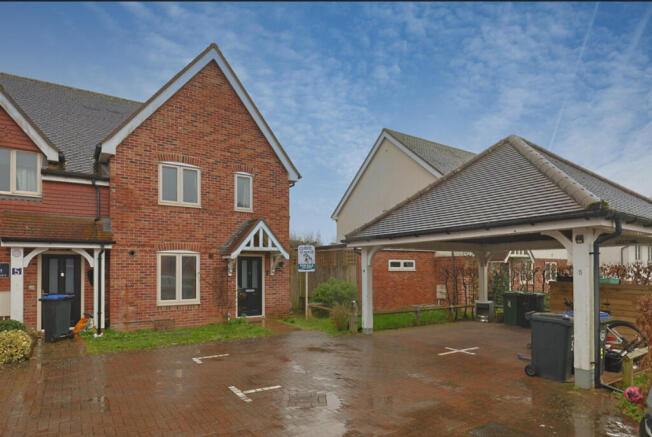 3 bed property, in Meadow Close, £490,000