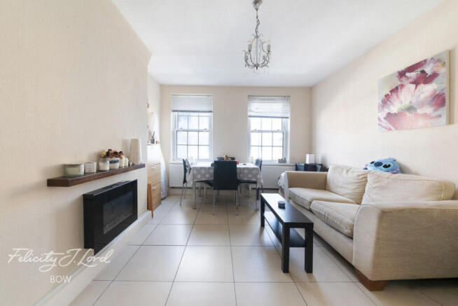 2 bed property, in Watts Grove, £300,000